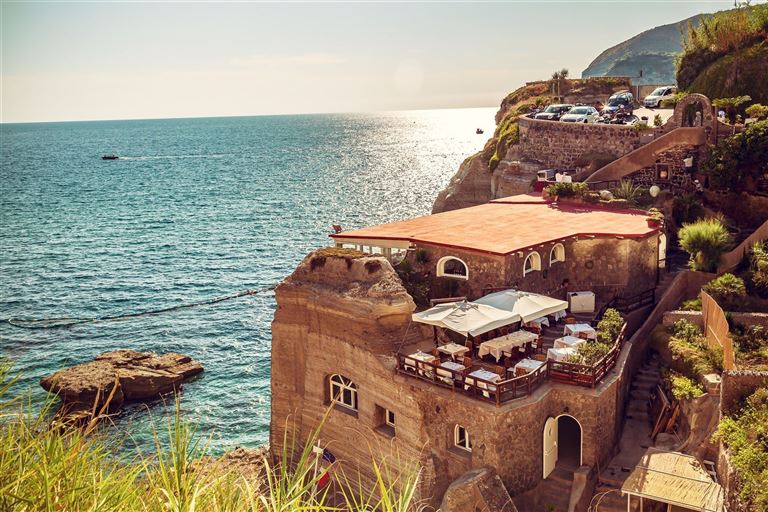 Zwischen Vulkanpfaden und Thermalquellen zur Ruhe ©Rodica Ciorba /adobestock